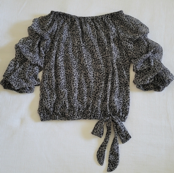 CeCe Tops - CeCe Cascading Puffy Sleeves Top